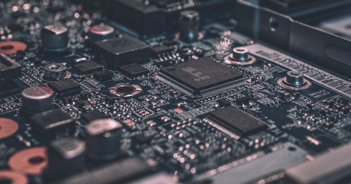 苹果起诉OpenAI：前员工被指控偷技术做硬件